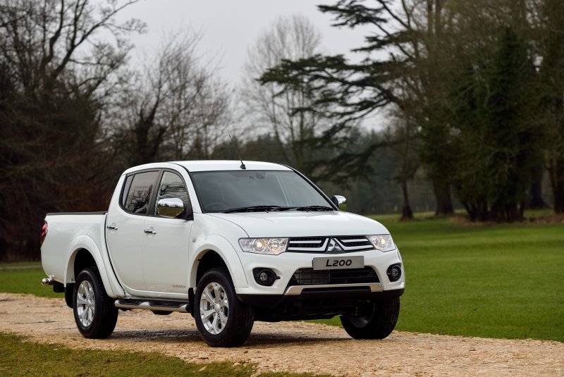 Mitsubishi l200 2015