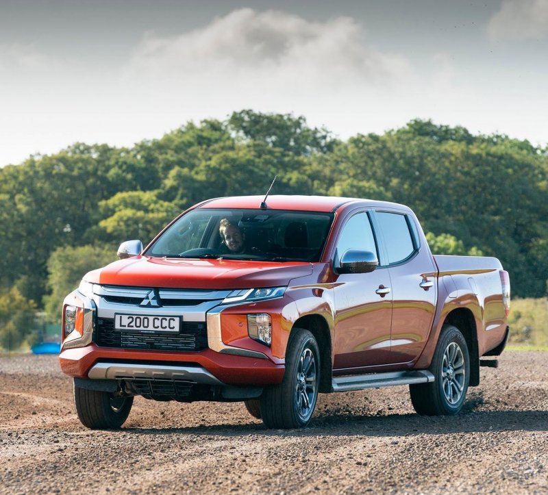Mitsubishi l200 оранжевый