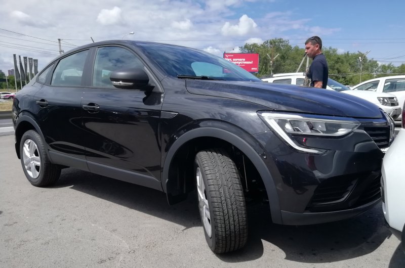 Renault Arkana чёрная