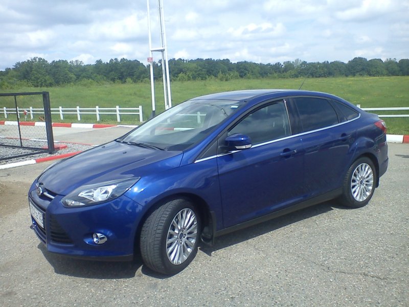 Ford Focus 3 синий