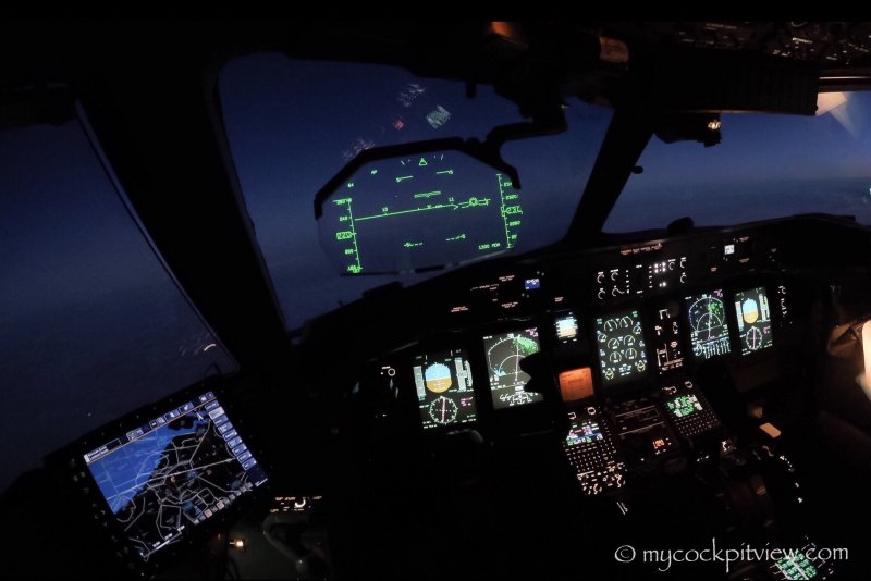 Боинг 777 кабина ночью