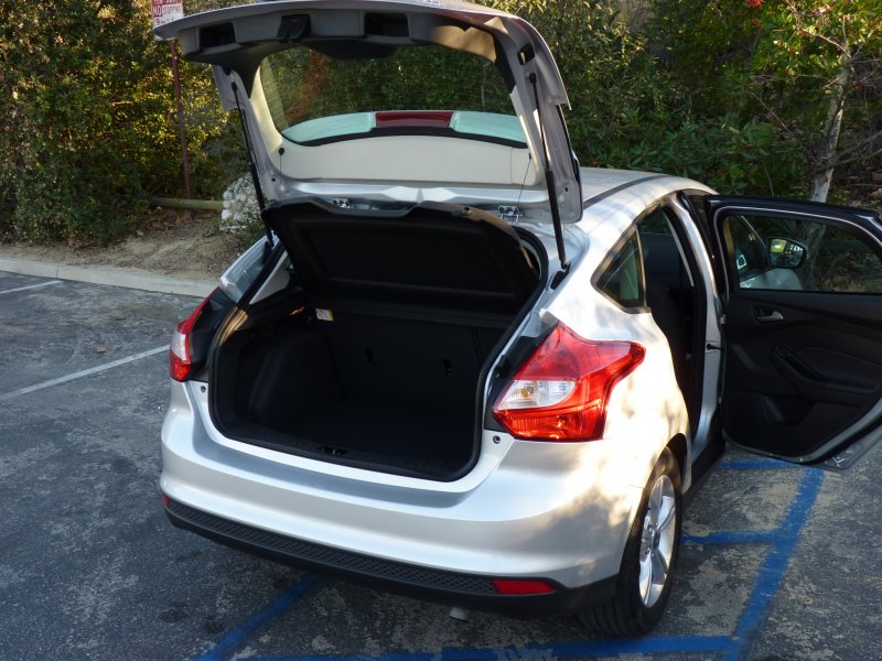 Ford Focus 2012 хэтчбек багажник