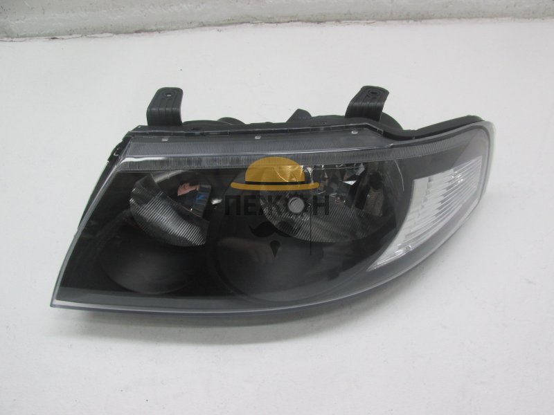 Фара Nissan Almera Tino