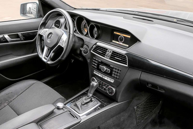 Mercedes-Benz c180 w204 салон