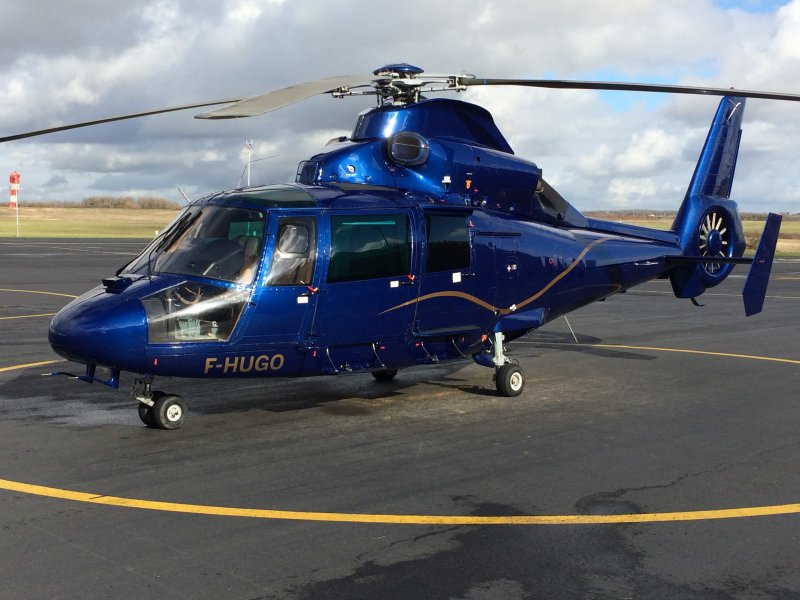Eurocopter as 365 Dauphin