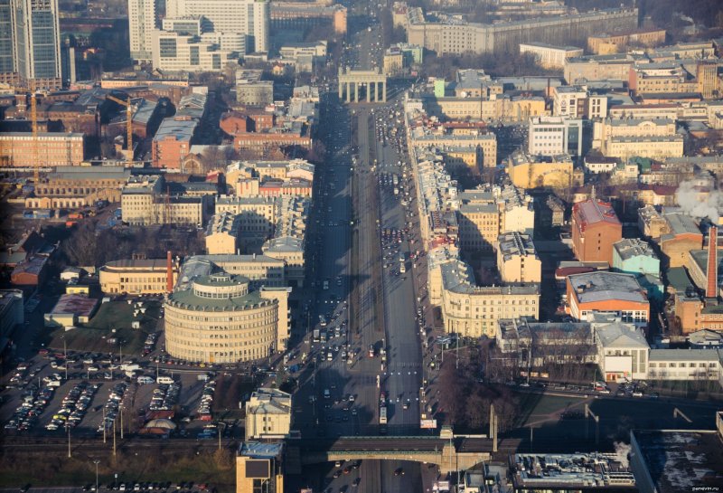 Парк у метро Горьковская в СПБ