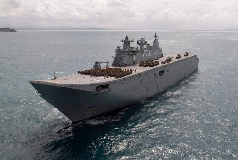 LHD l9890 Trieste
