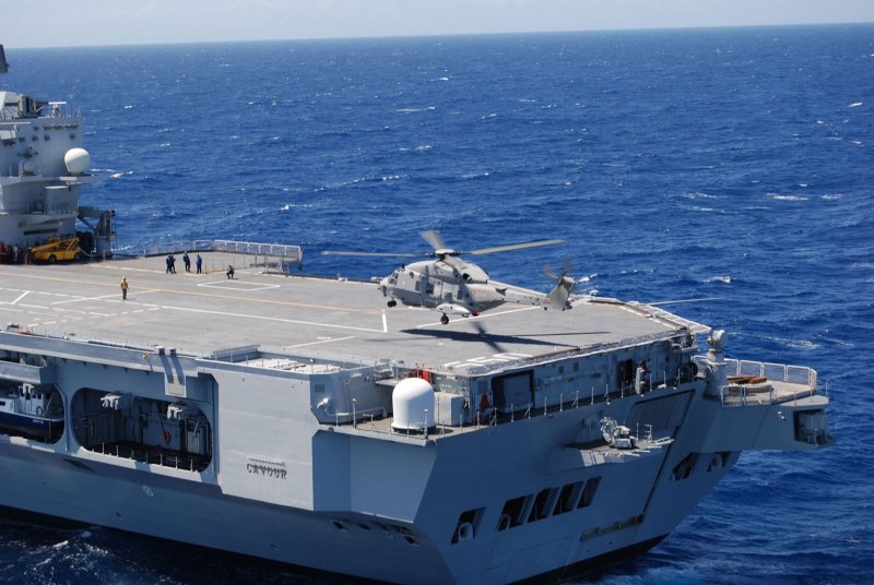 Вертолетоносец l 12 Ocean.