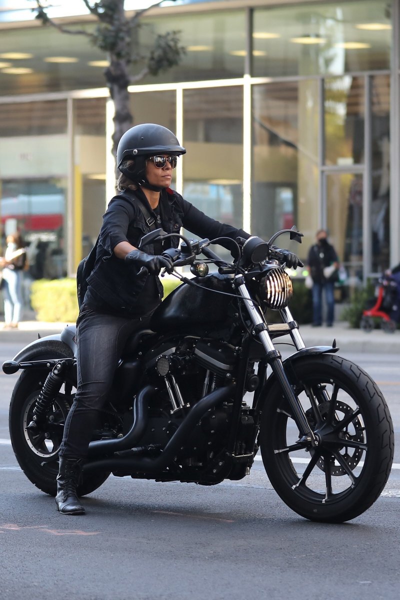 Justin Theroux Moto