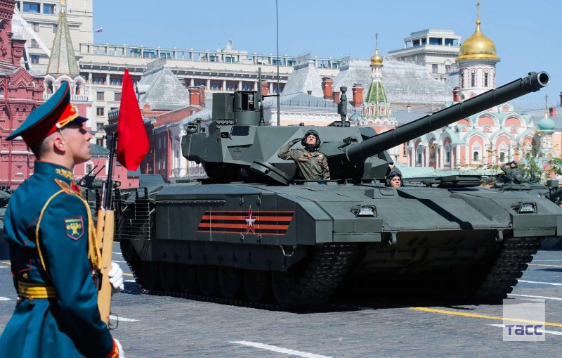 Т-80бвм на параде