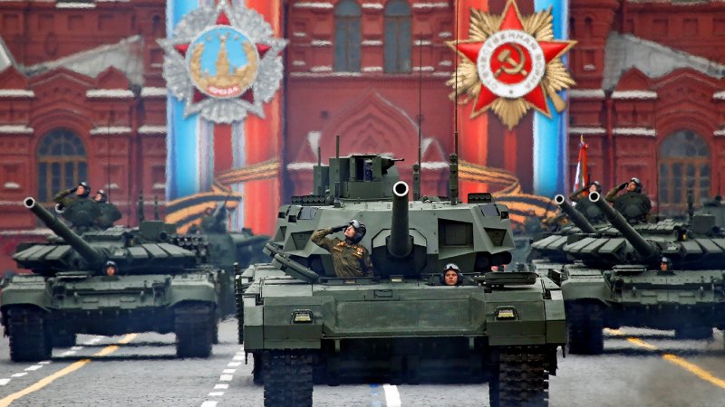 Т 14 на параде Победы