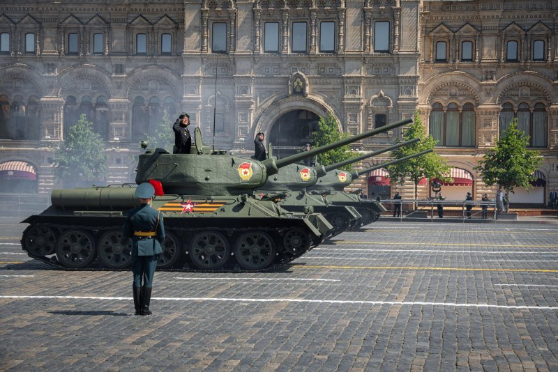 Танк т-34 на параде
