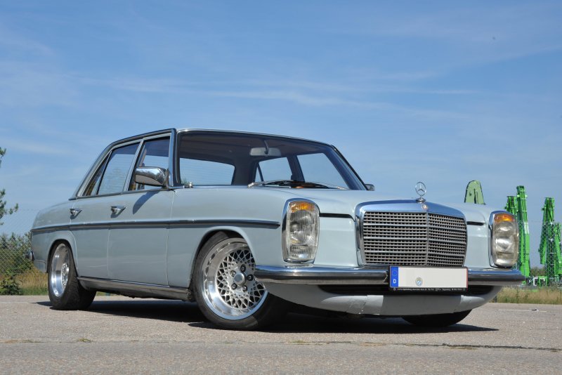 Mercedes-Benz w115 200