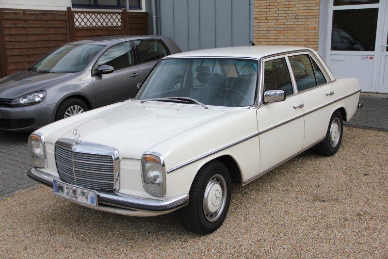 Mercedes-Benz w115 200