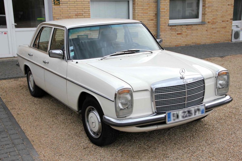 Mercedes-Benz w115 200