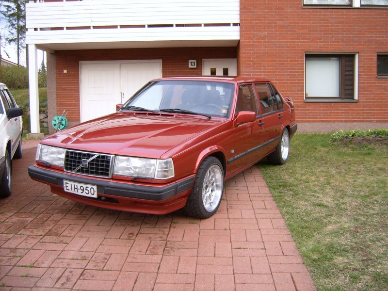Машина Вольво 940