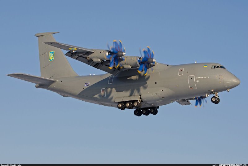 АН-70 военно-транспортный самолёт