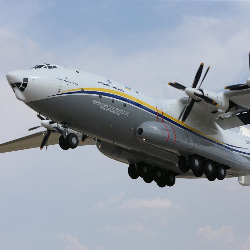 Транспортный самолет АН 22 Антей