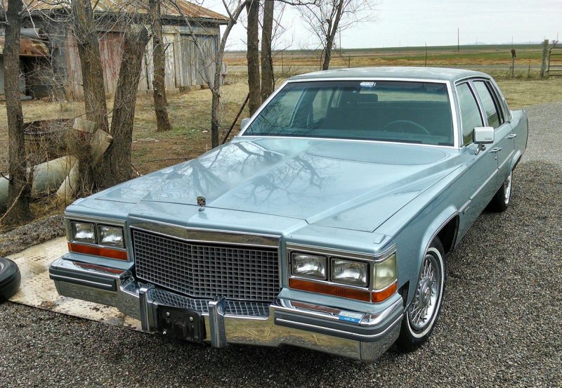 Cadillac Deville седан