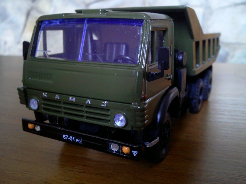 Седельный тягач КАМАЗ модель 1.43