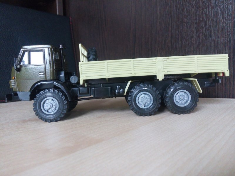 Модельки КАМАЗ 1.43
