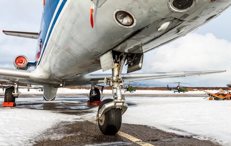 Як 40 вид сзади