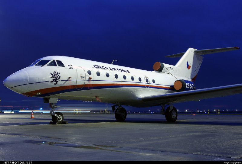Як-40 пассажирский самолёт