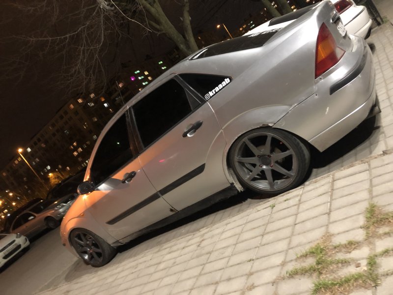 Ford Focus 1 sedan stance
