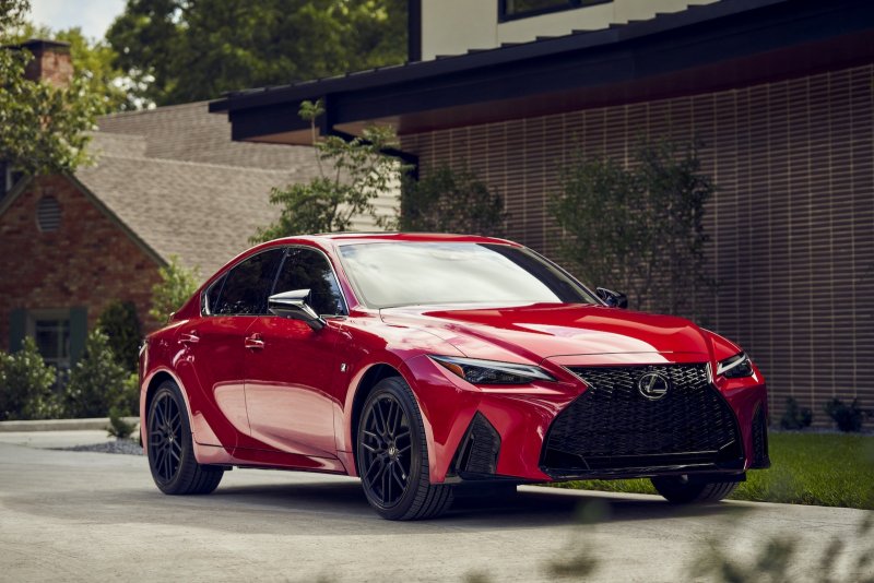 Lexus is 350 f Sport 2021