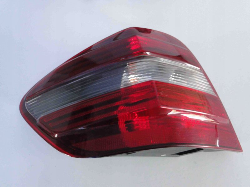 Фонарь задний Мерседес w203