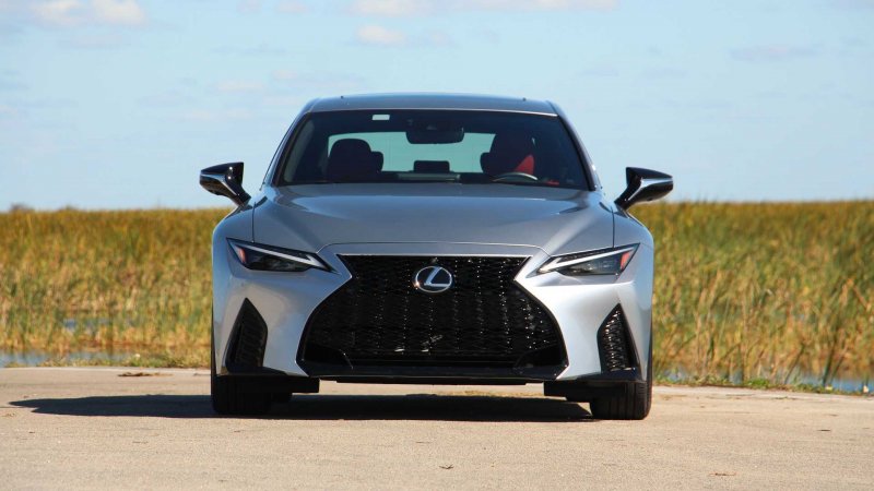 Lexus is f Sport 2021