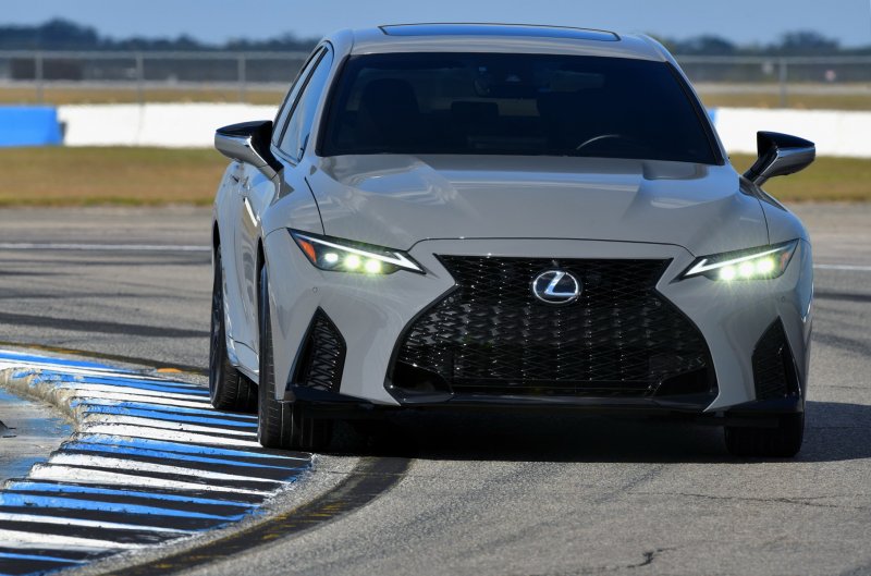 Lexus is 500 f Sport 2022