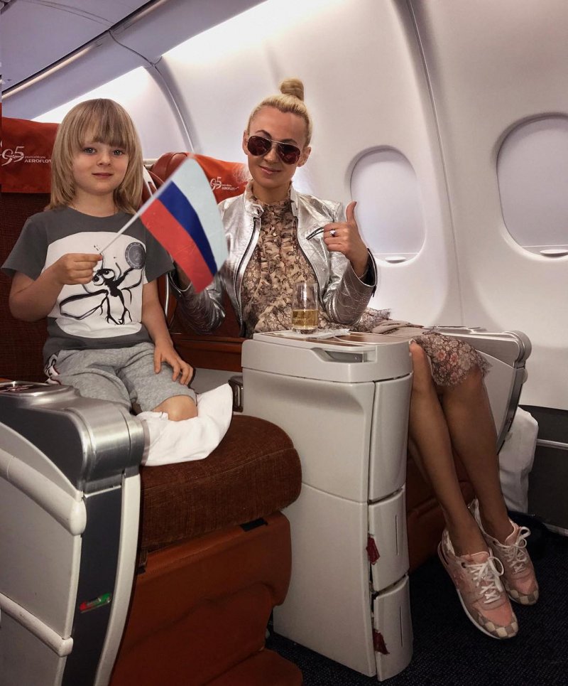 Одежда в самолет стильная
