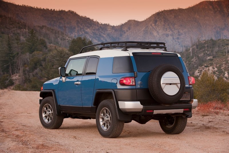 Джип Toyota FJ Cruiser