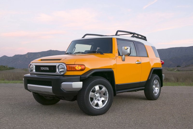 Toyota FJ Cruiser Yellow