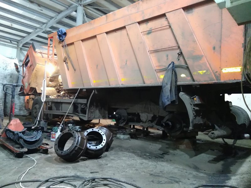 КАМАЗ 6520 снизу