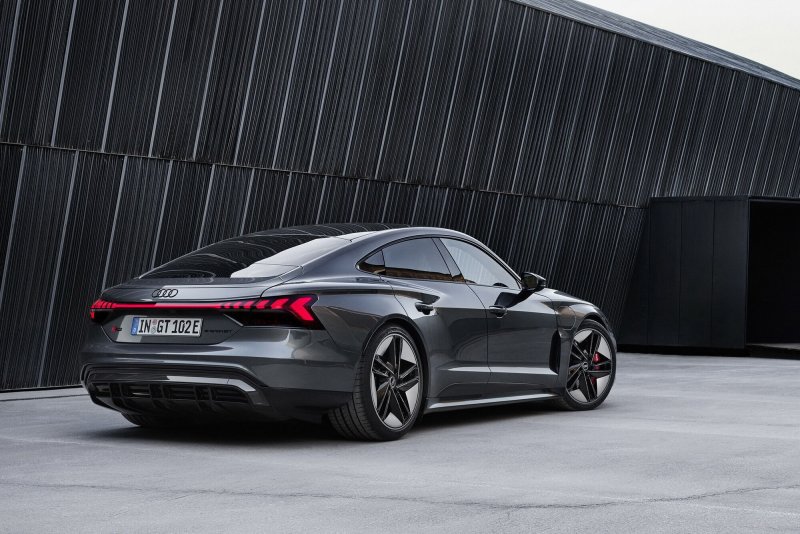 Ауди РС Е трон gt 2021