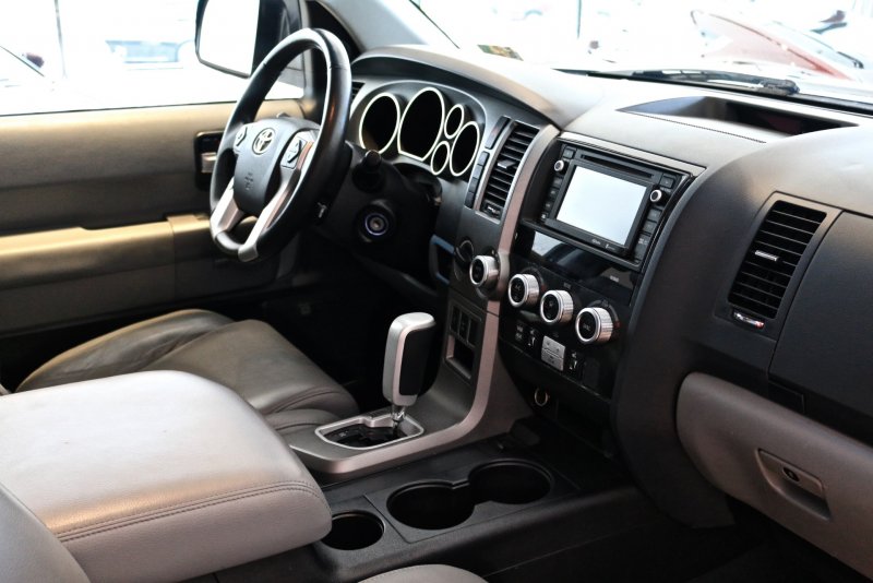 Toyota Sequoia 2014 салон