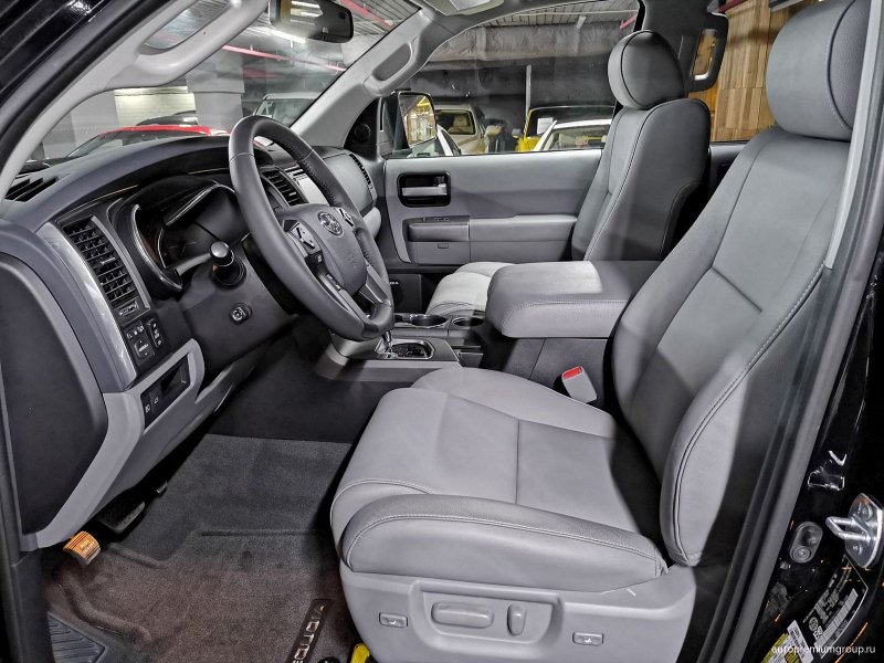Toyota Sequoia 2021 салон