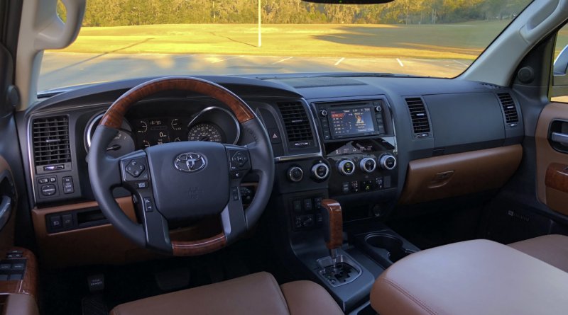 Toyota Sequoia 2021 салон