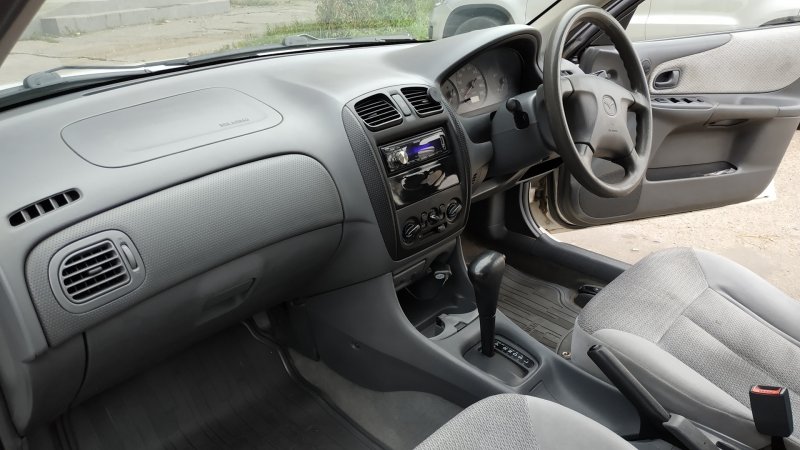Mazda familia 1998 салон