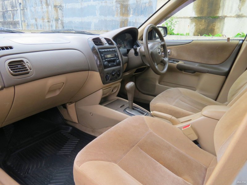 Mazda familia 2000 салон