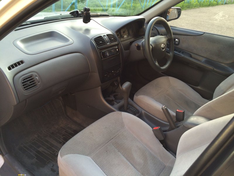 Mazda familia 1999 универсал салон