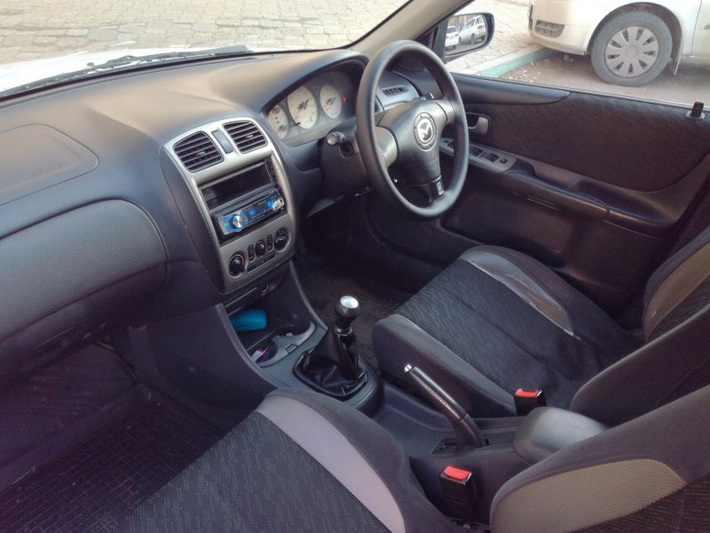 Mazda familia 2000 салон