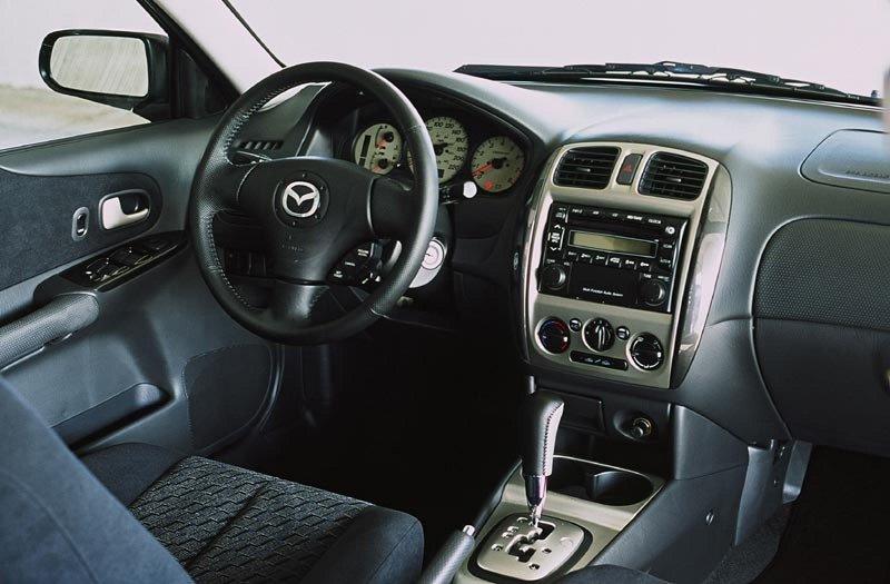 Mazda protege салон