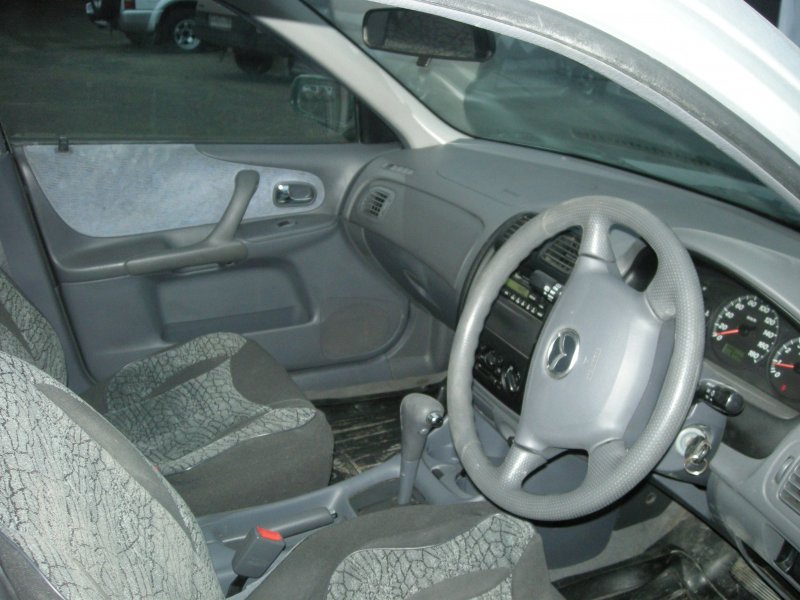 Mazda familia 1999 салон