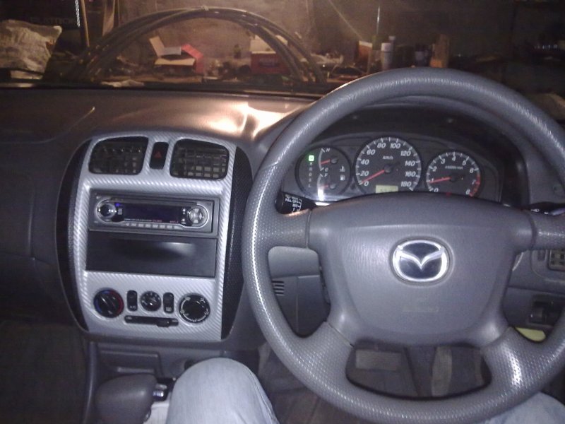 Mazda familia 2000 салон