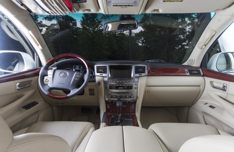 LX 570 2009 Interior
