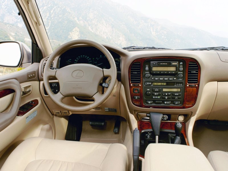Toyota Land Cruiser 100 2000 салон