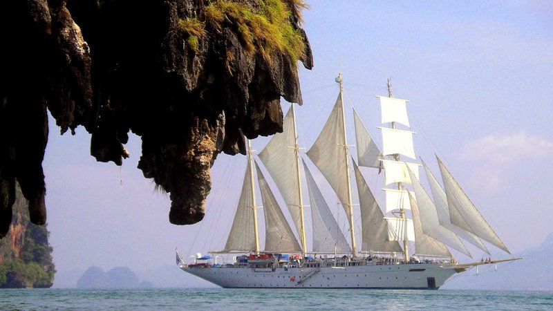 Много кораблей в море